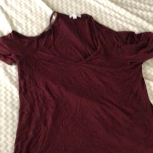 Short sleeve tee off the shoulders a little